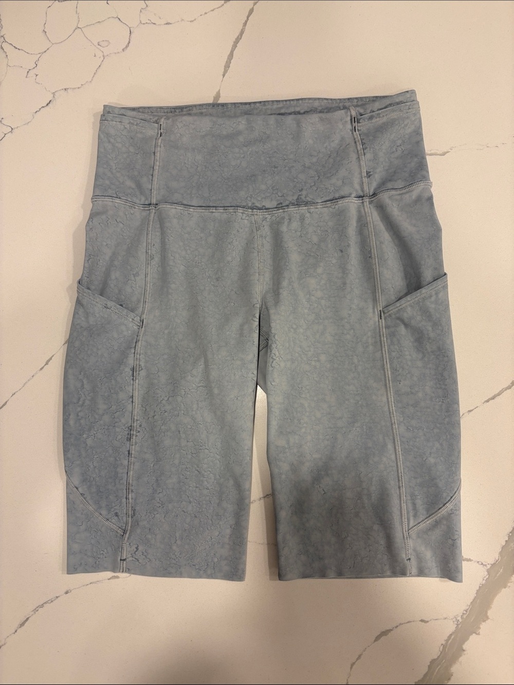Lululemon Fast and Free Short 10” ~ 6 ~ City Grit White Blue Fog